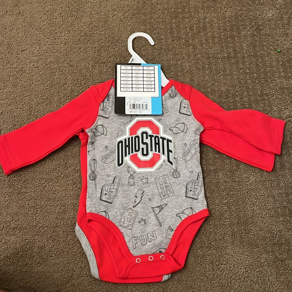 NWT Ohio State long sleeve onesies (2)